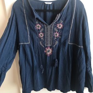 Oversized loose navy top.